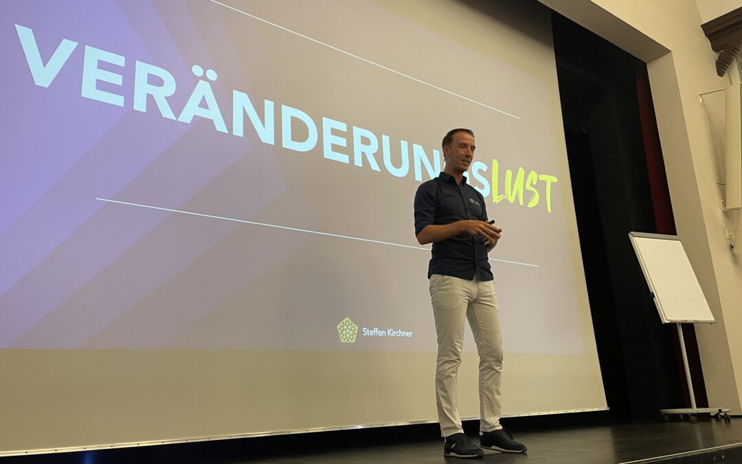 Lust auf Veränderung: Steffen Kirchner begeistert mit inspirierendem Vortrag in „Neustadts größter Sauna“